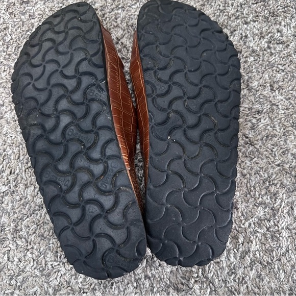 Betula brown croc embossed three strap brown sandal Size 9.5 - Picture 8 of 10